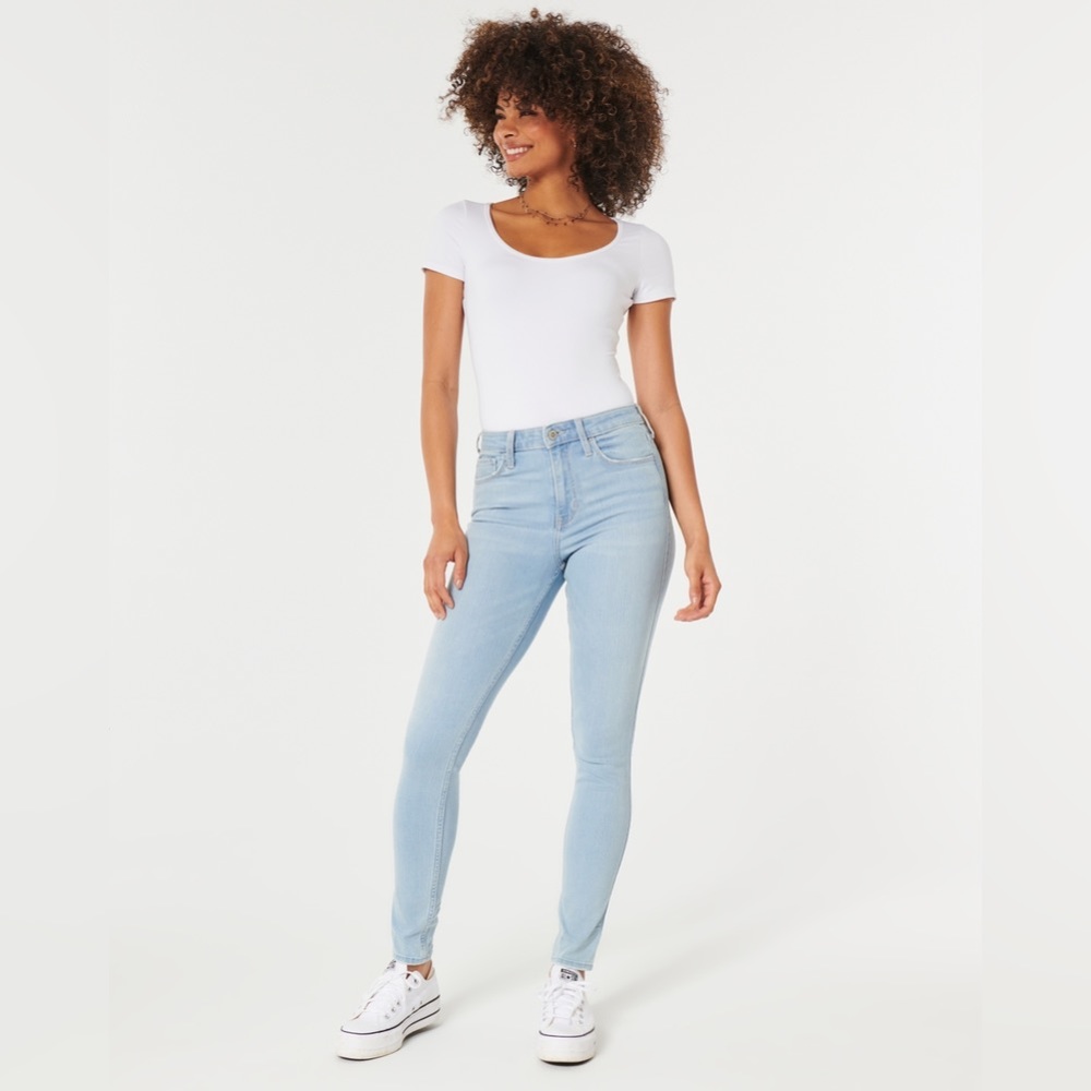 HOLLISTER HIGH-RISE LIGHT WASH SUPER SKINNY JEANS- Women’s W- 27 L- 31, size 5R